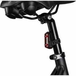 Axa DWN Achterlicht LED USB 10 Lux - Rood -Pas Cher Fietsbellen Magasin axa dwn achterlicht led usb 10 lux rood 8713249333205 3 l