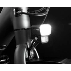 Trelock Lighthammer LS 805-T Koplamp LED Naafdynamo - Zwart -Pas Cher Fietsbellen Magasin trelock lighthammer ls 805 t koplamp led naafdynamo zwart 824470 2 l